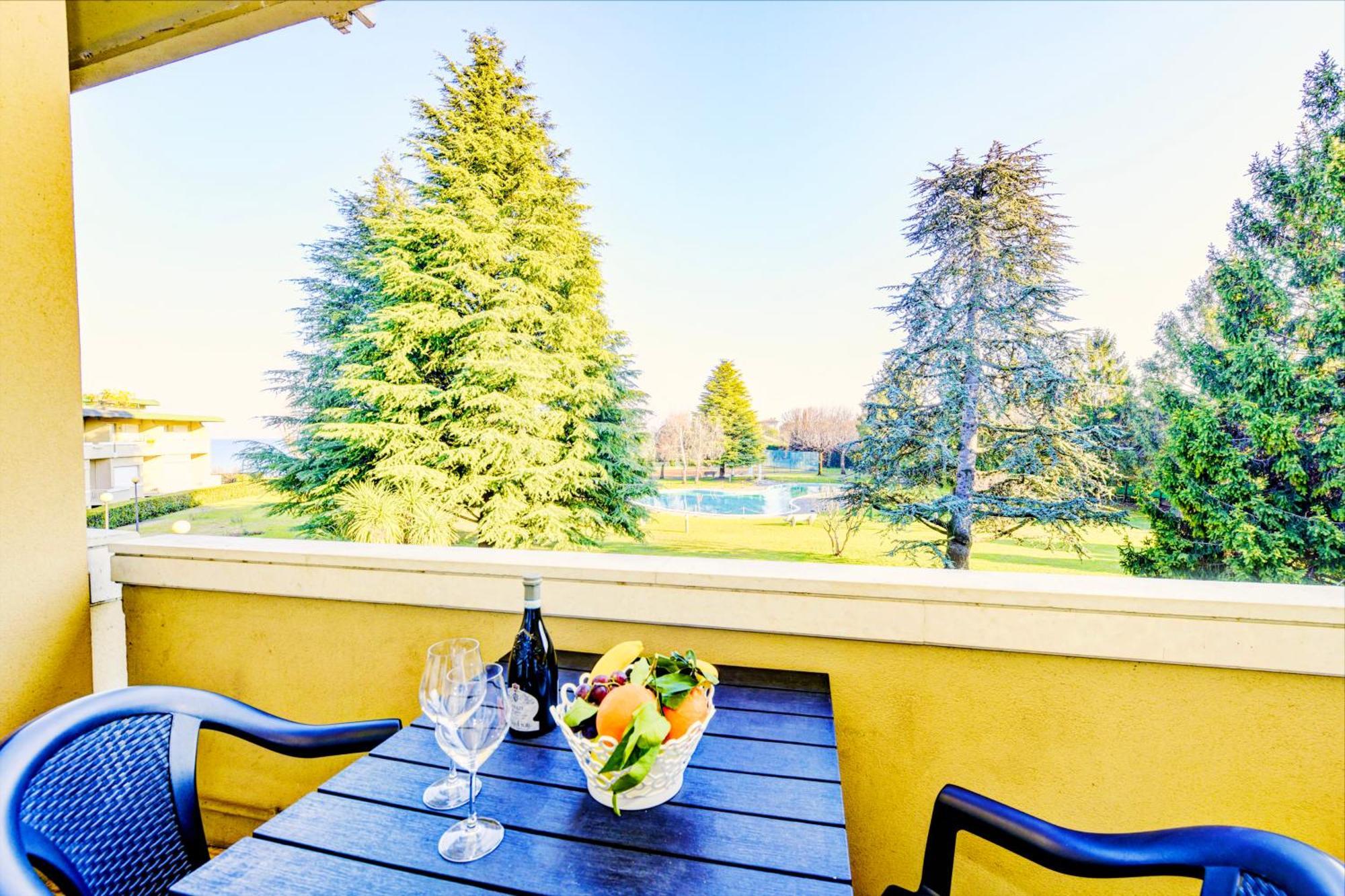 The Riva Apartment Sirmione Buitenkant foto