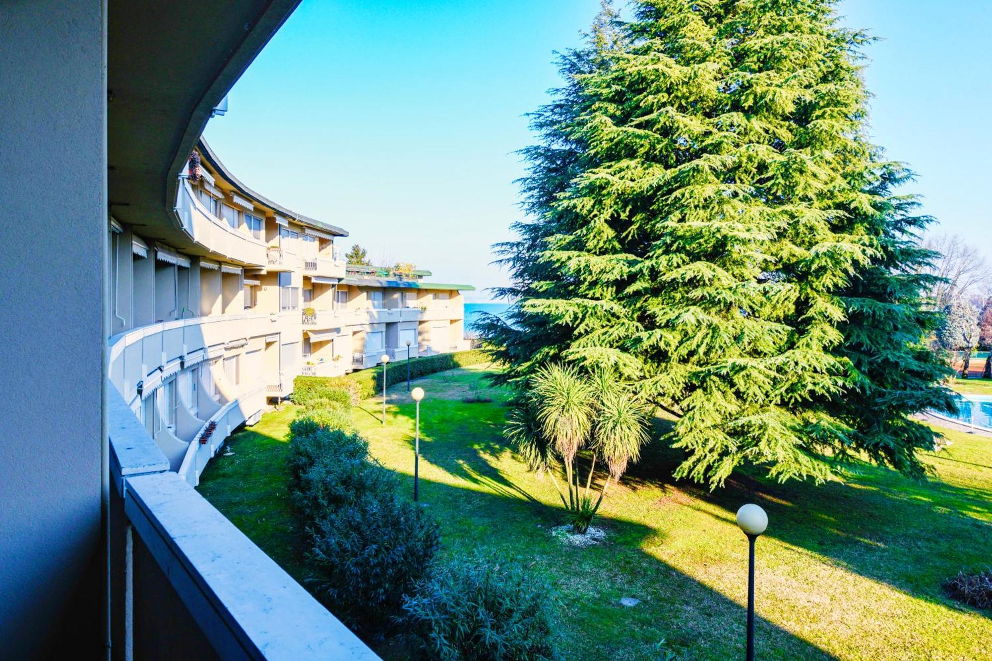 The Riva Apartment Sirmione Buitenkant foto