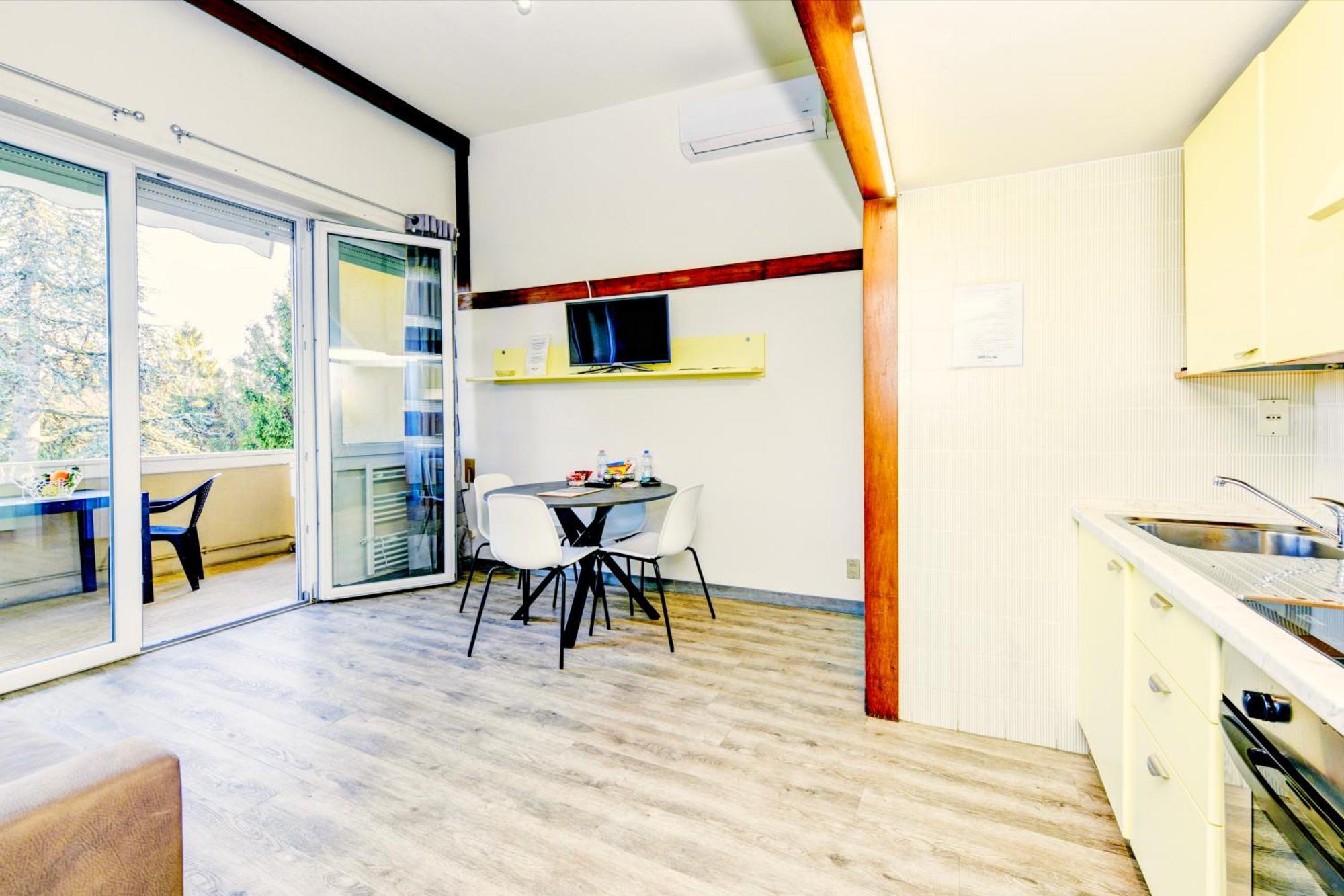 The Riva Apartment Sirmione Buitenkant foto